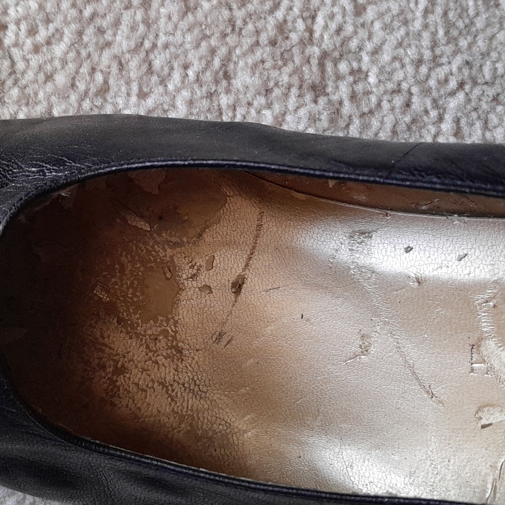 Vintage Enzo Angioloni Destressed Pumps - Picture 9 of 10